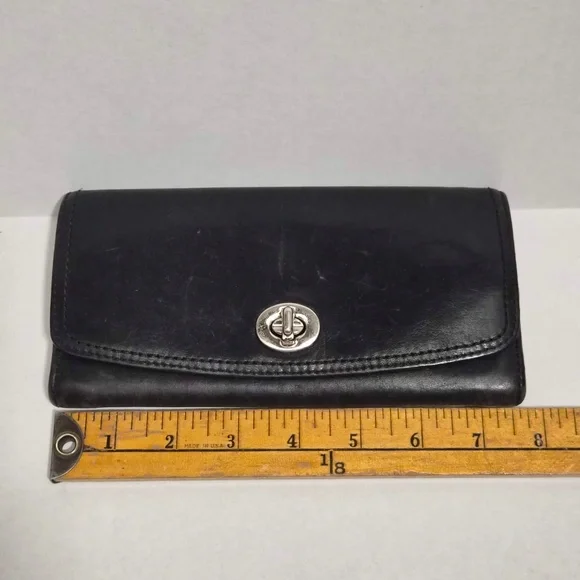 Coach Vintage 90s Iconic Old Money Turn Lock Timeless Soft Black Leather Wallet - Picture 6 of 7